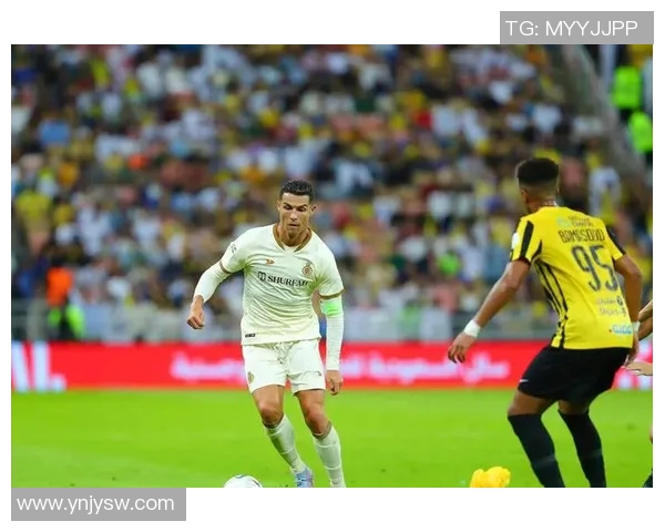 足坛巨星再聚首退役球星友谊赛掀起回忆狂潮